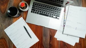 حاسوب يعرض جدول بيانات لتوضيح تحويل صورة جدول إلى ملف Excel